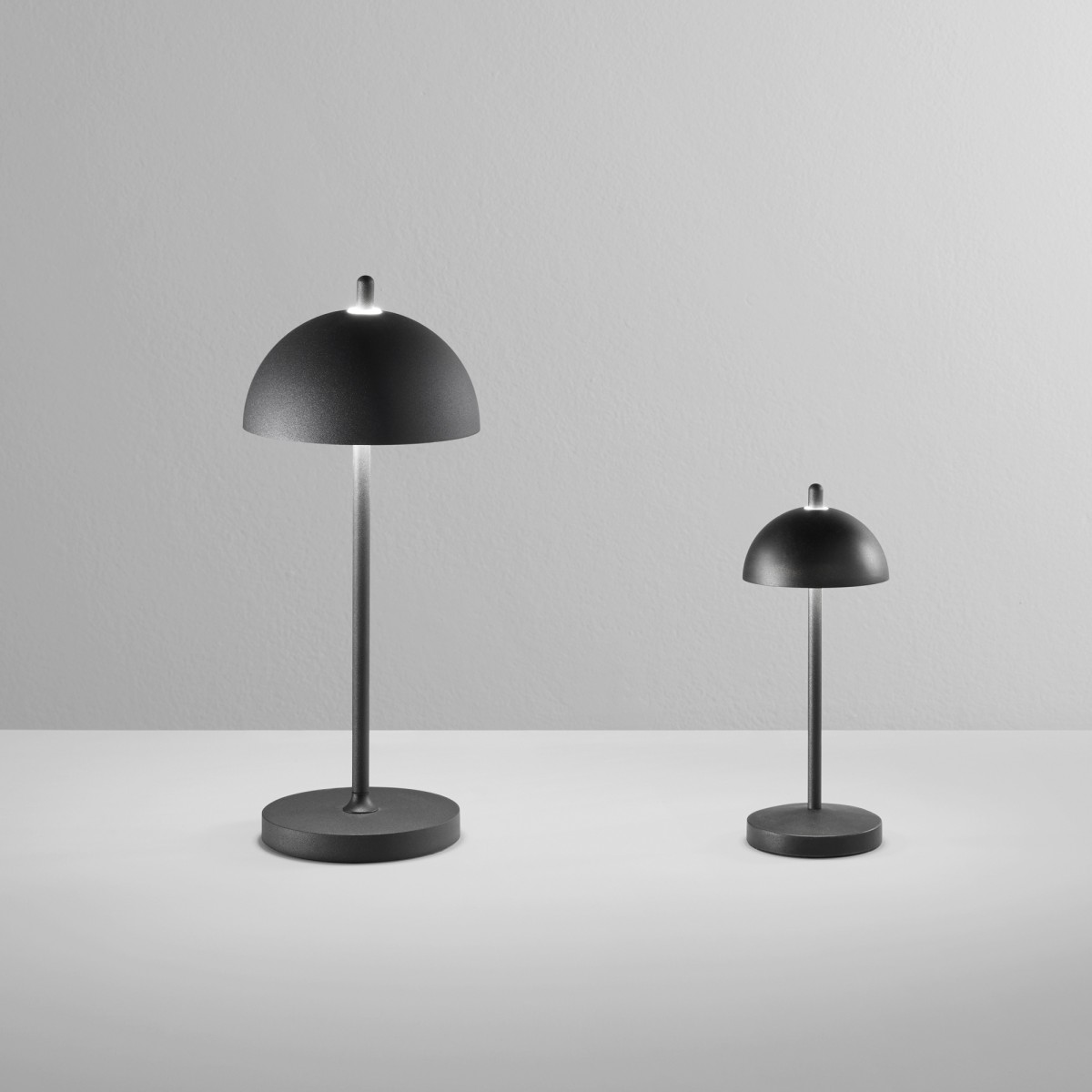 Lampe de table LED rechargeable noire 1,5 W 134 lm 3000...