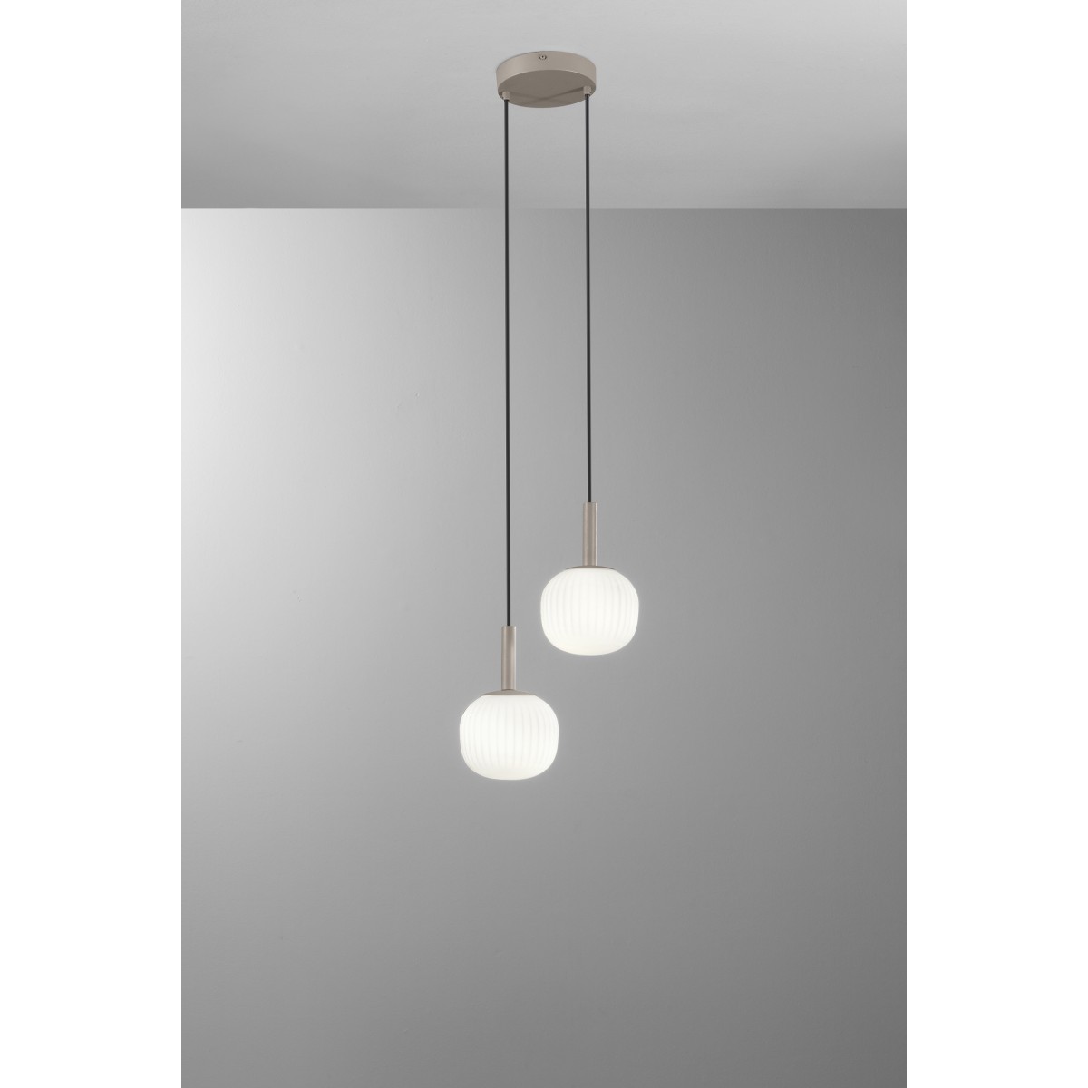Suspension ERIS blanche et marron en aluminium et verre,...