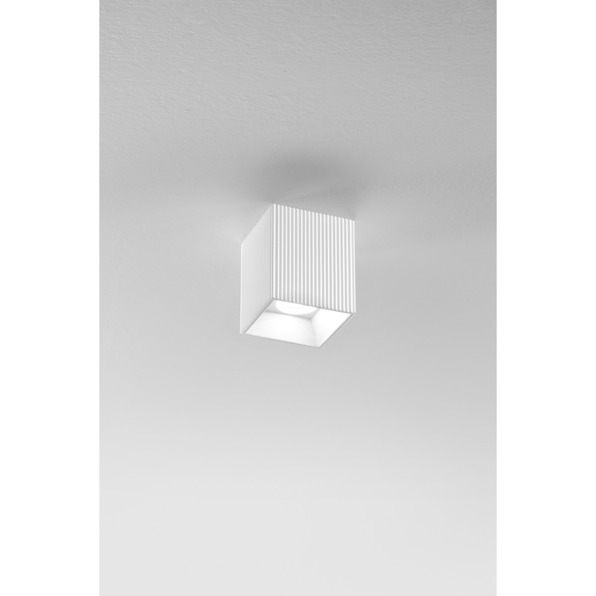 PLAFONDS CARRÉ NAOS EN PLÂTRE 1XGU10 11X11X13CM