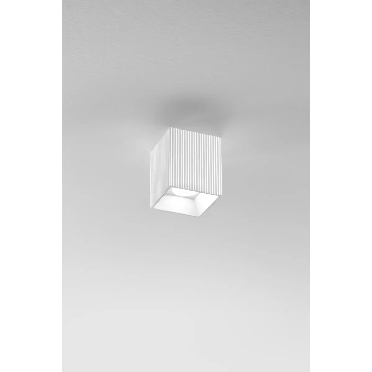 PLAFONDS CARRÉ NAOS EN PLÂTRE 1XGU10 11X11X13CM