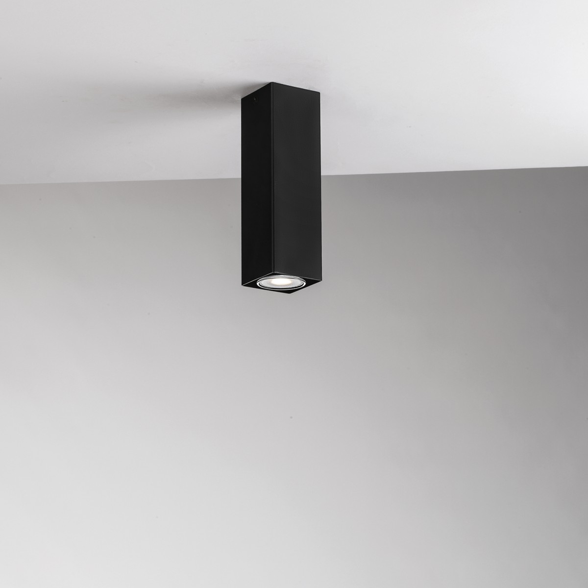 PLAFONIERA FLUKE QUADRATA NERA 1XGU10 6X6X20CM