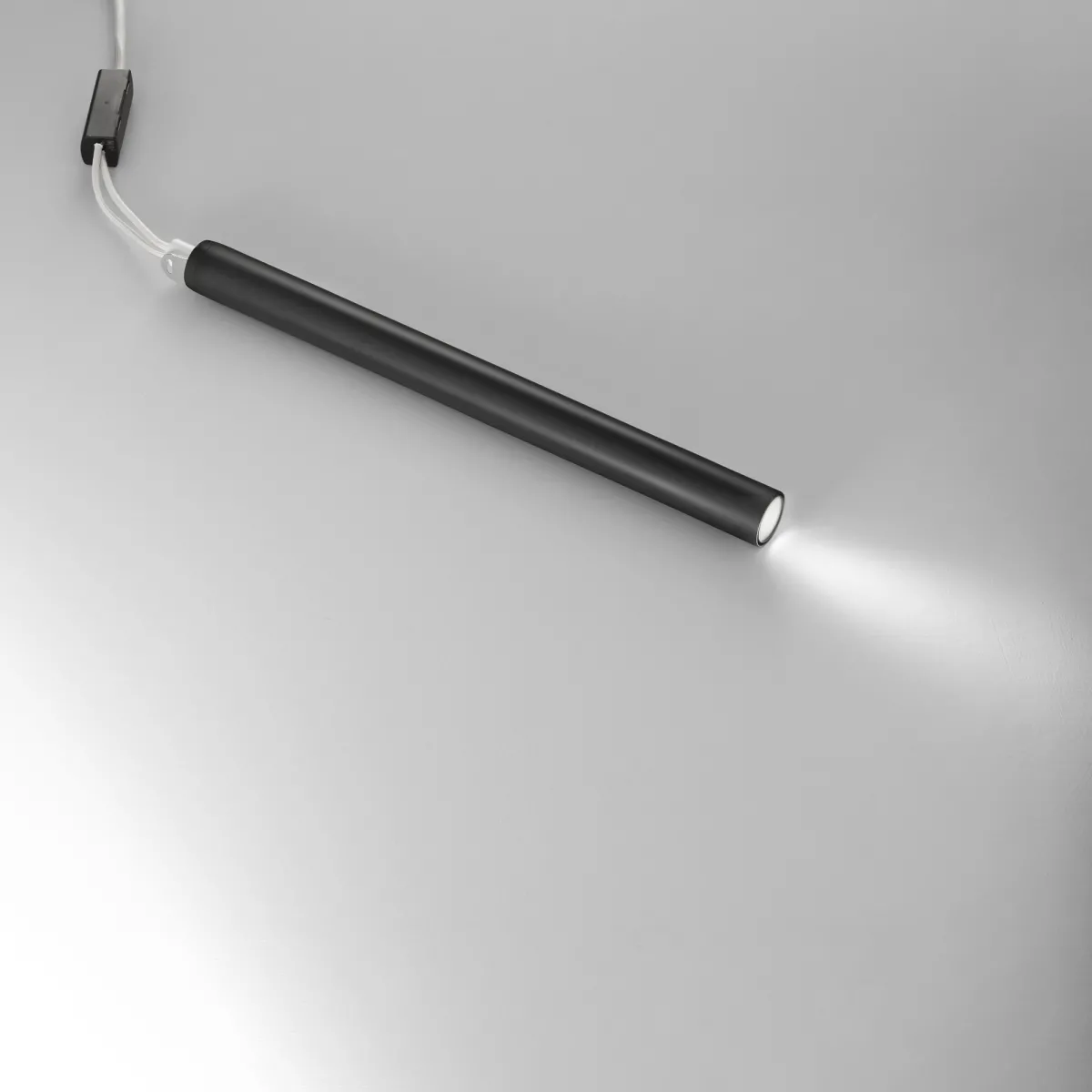 INCASSO LED TUBEX NERO 2,5W 190LM 3000K 31,5X2,5CM