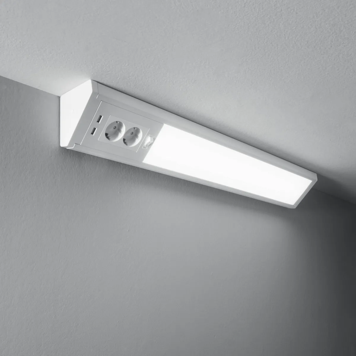 BARRA LED HABILIS BIANCO 15W 1750LM 4000K 1XSCHUKO 2XUSB 78,5X7,9x12,2CM