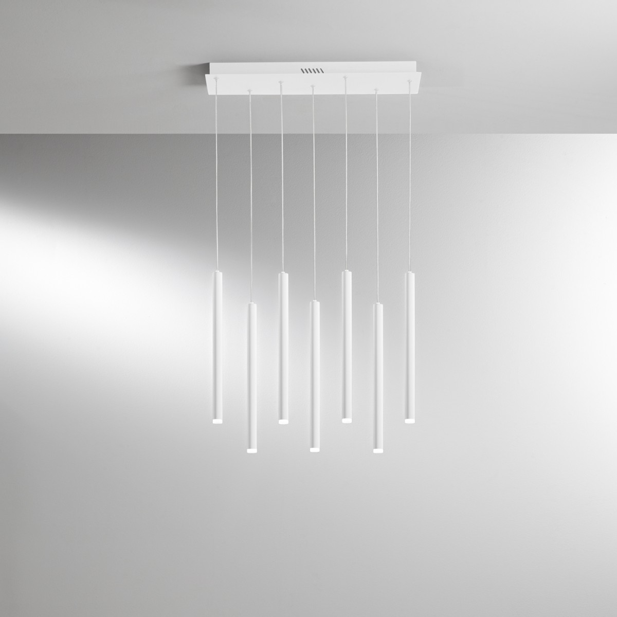 Suspension LED blanche PYPE 35W 3290LM CCT 2,5 x 41 x 200 cm