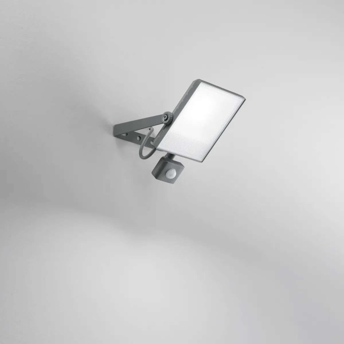 PROIETTORE LED AXEL SILVER 30W 3300LM CCT CON SENSORE IP44 17,3X5,8X26,3CM