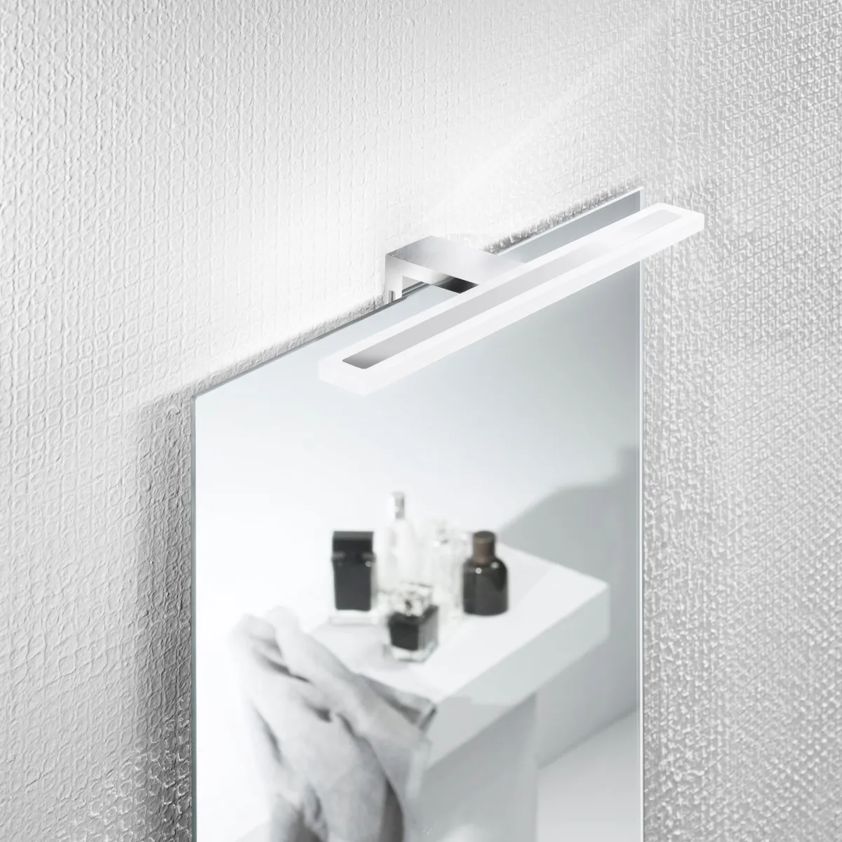 APPLIQUE LED AQA CROMO FISSAGGIO PARETE/SPECCHIO 8W 819LM 4000K IP44 30X10,8X4,8CM