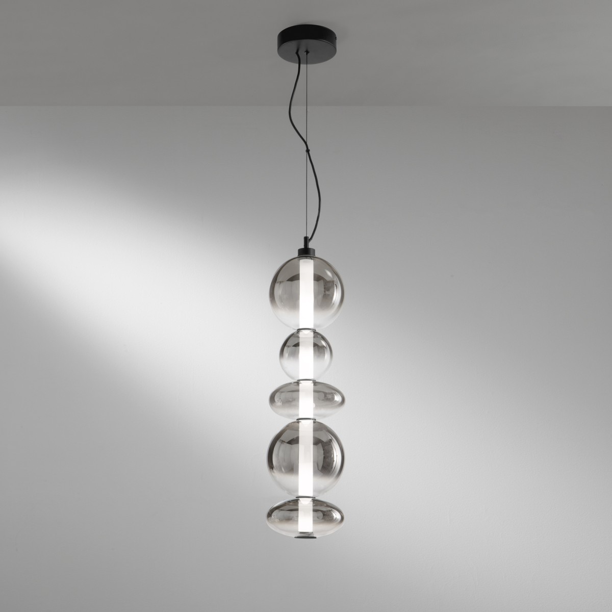 Suspension LED noire KEMET 40W 4000LM 3000K 20X154,5CM