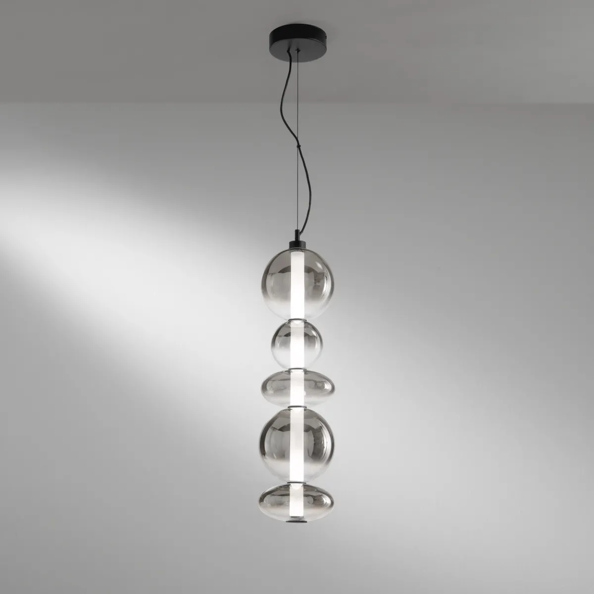 Suspension LED noire KEMET 40W 4000LM 3000K 20X154,5CM