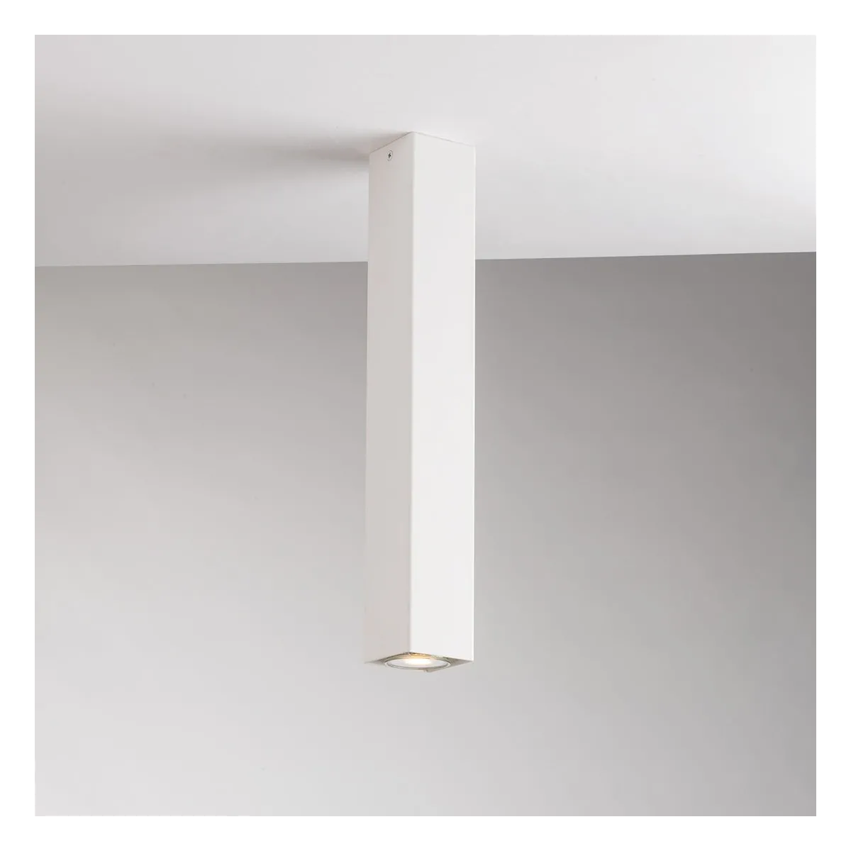 FLUKE Quadratische weiße Deckenleuchte 1xGU10 6x6x40cm