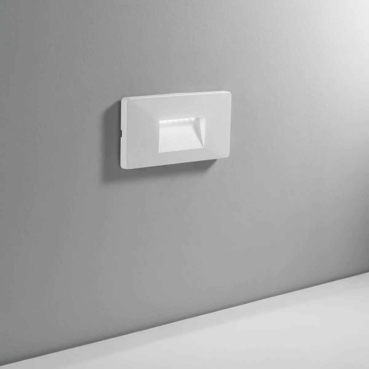 SEGNAPASSI A INCASSO LED BREEN BIANCO 4W 380LM CCT IP65 19X1X9CM