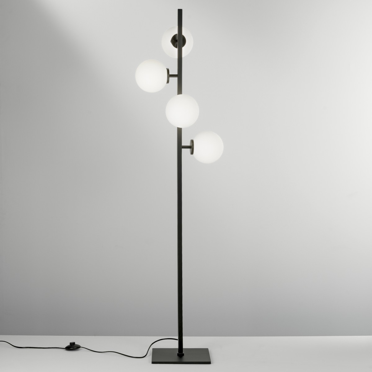 Lampadaire ENOIRE noir 4 x E14 149,8 x 37,5 x 25 cm
