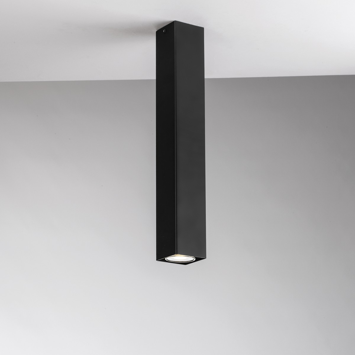 PLAFONIERA FLUKE QUADRATA NERA 1XGU10 6X6X40CM