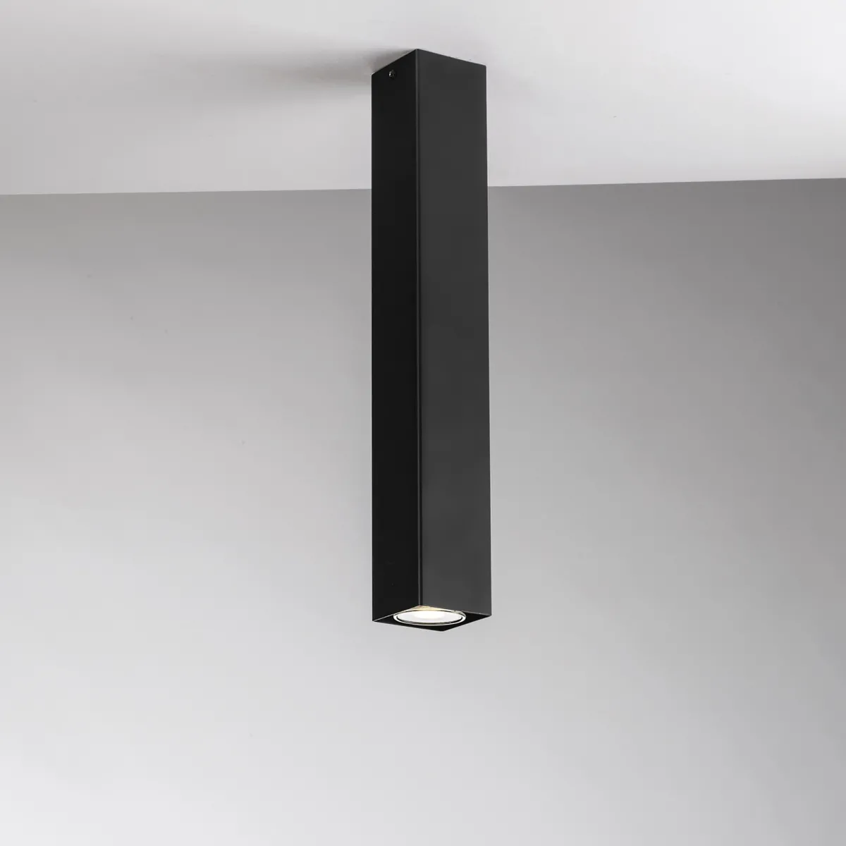 PLAFONIERA FLUKE QUADRATA NERA 1XGU10 6X6X40CM