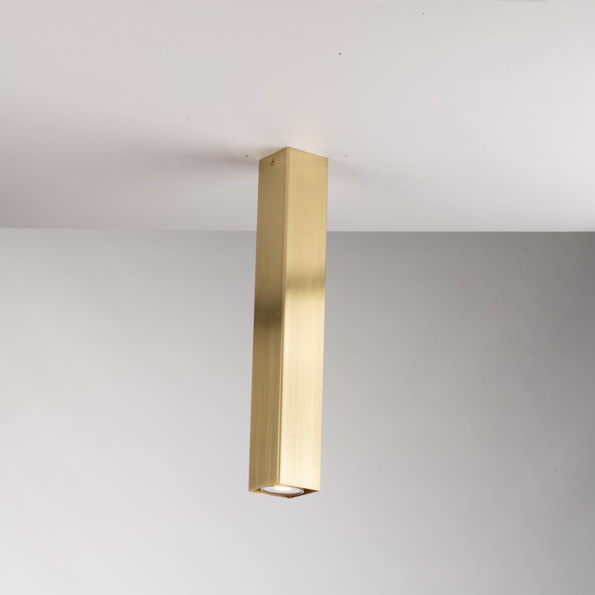 PLAFONIERA FLUKE QUADRATA ORO 1XGU10 6X6X40CM