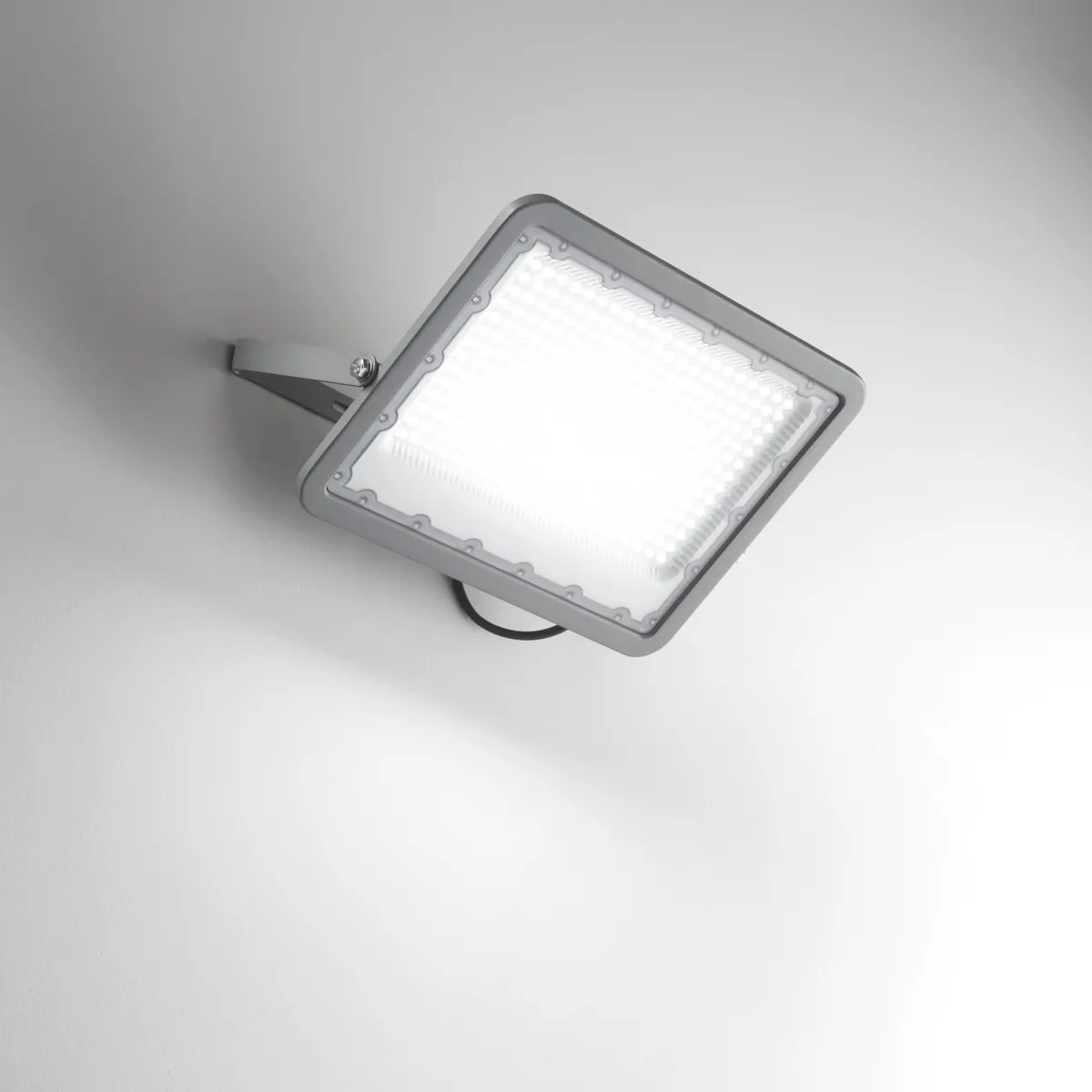 PROIETTORE LED ATHOS GRIGIO 200W 20371LM 4000K IP65 39,33X4,16X27,99CM