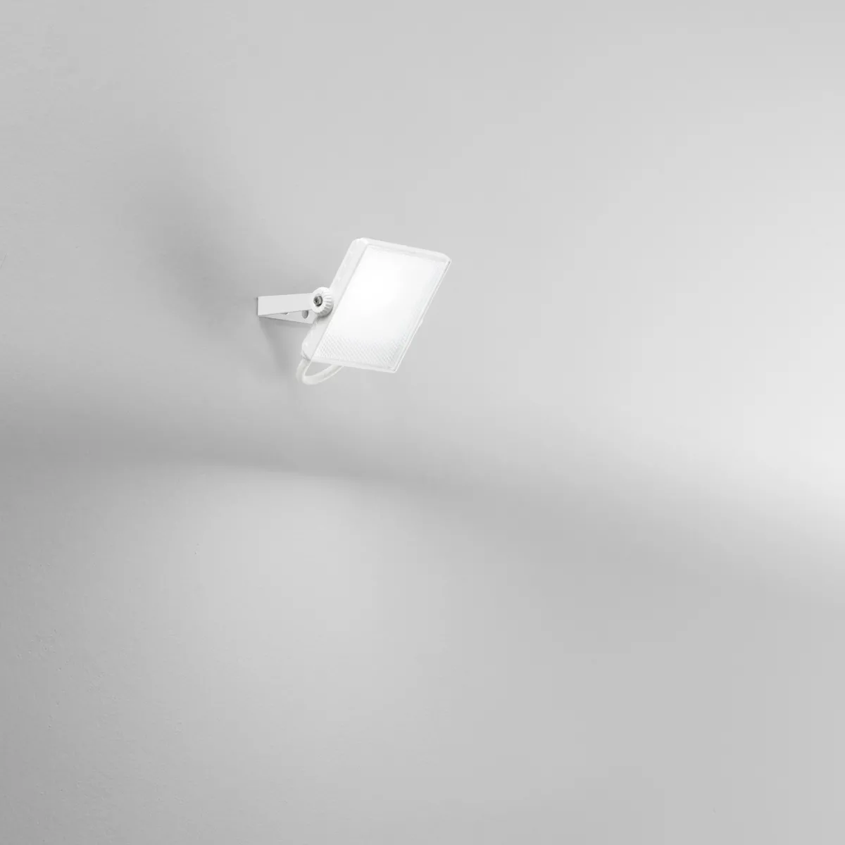 PROIETTORE LED AXEL BIANCO 10W 1100LM CCT IP65 11,7X3,8X13,7CM