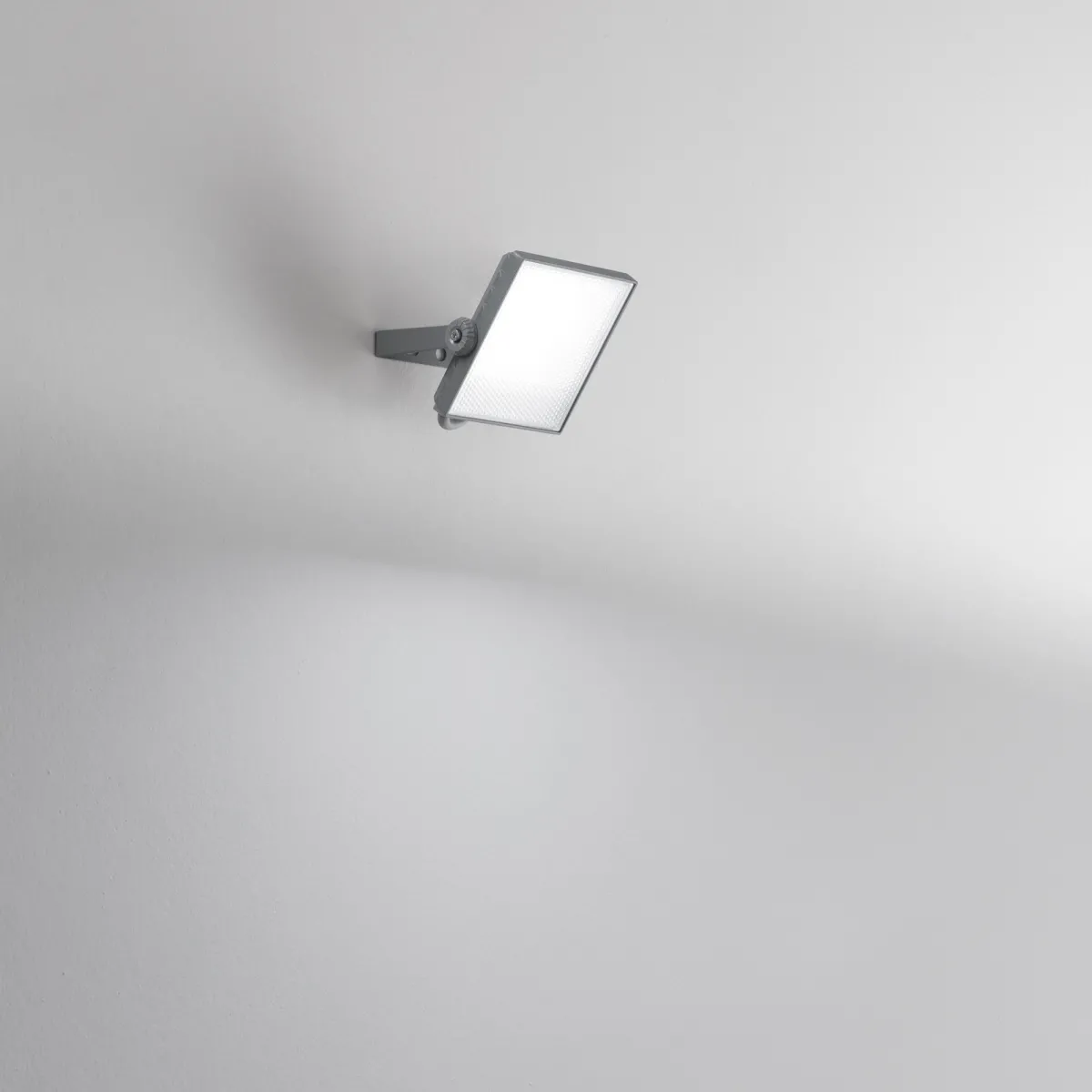 PROIETTORE LED AXEL SILVER 10W 1100LM CCT IP65 11,7X3,8X13,7CM