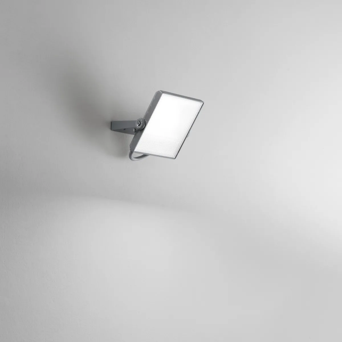 AXEL SILBERNER LED-PROJEKTOR 20W 2200LM CCT IP65...