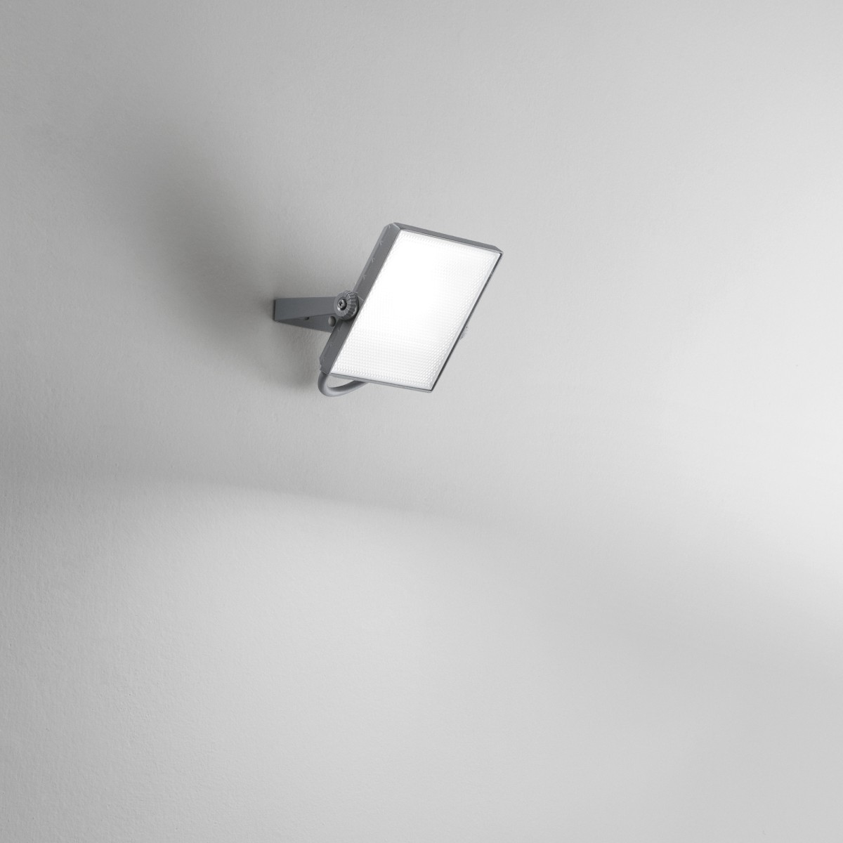 Projecteur LED AXEL SILVER 20W 2200LM CCT IP65 13,7 x 3,6...
