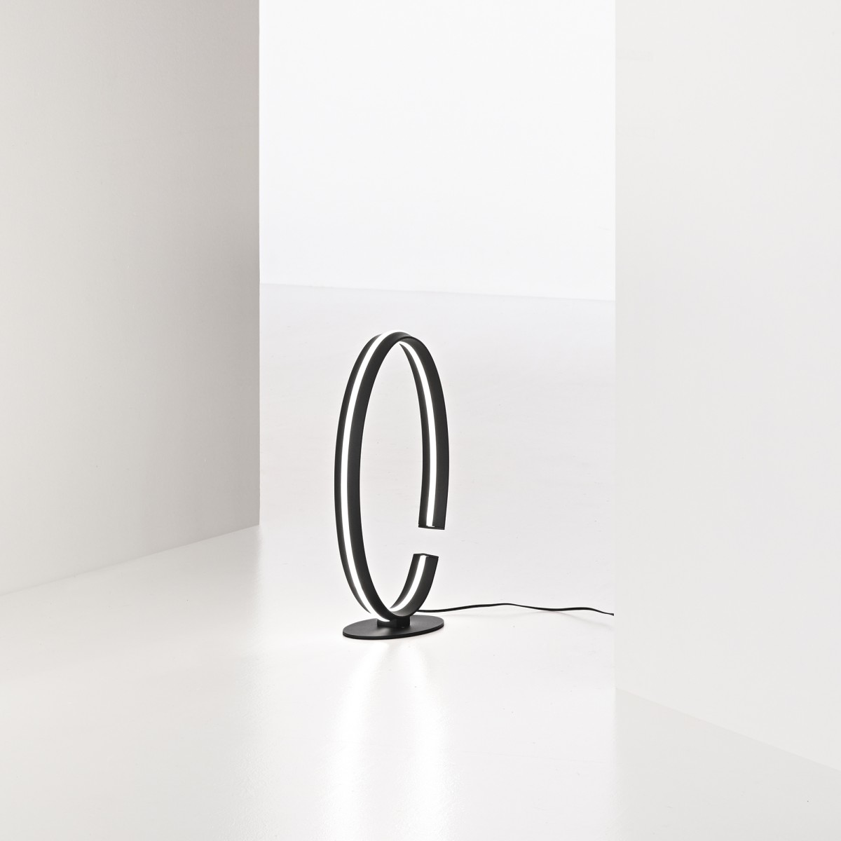 Lampe LED noire CLARKE 20W 2050LM 4000K 22X4X41CM