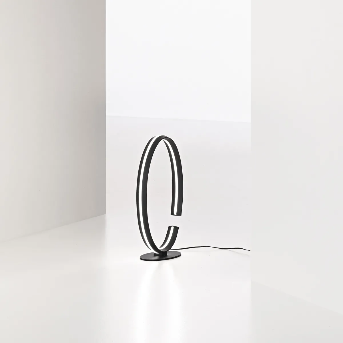 LUME LED CLARKE NERO 20W 2050LM 4000K 22X4X41CM