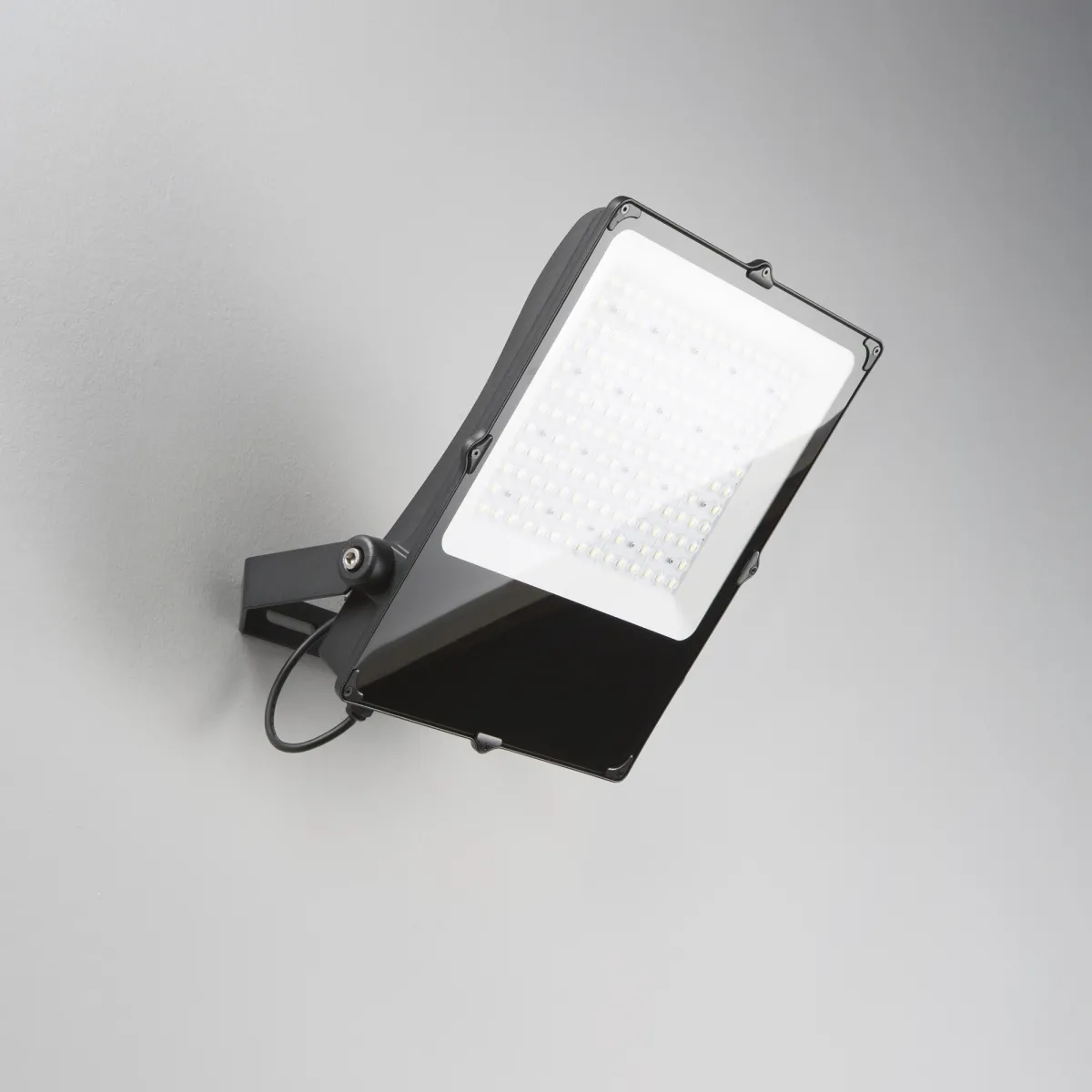 PROIETTORE LED GIOVE NERO 300W 47150LM 6000K IP66 39,2X5,8X49,7CM