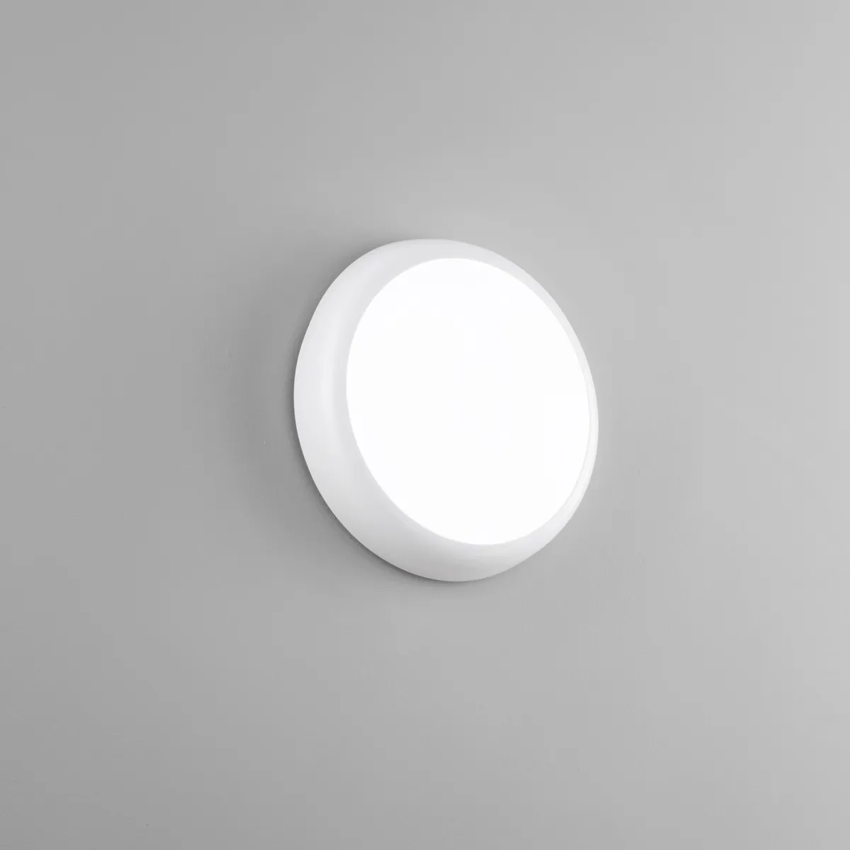 PLAFONIERA LED D'EMERGENZA HUBLOT BIANCA 18W 1800LM CCT IP65 32X7.2CM