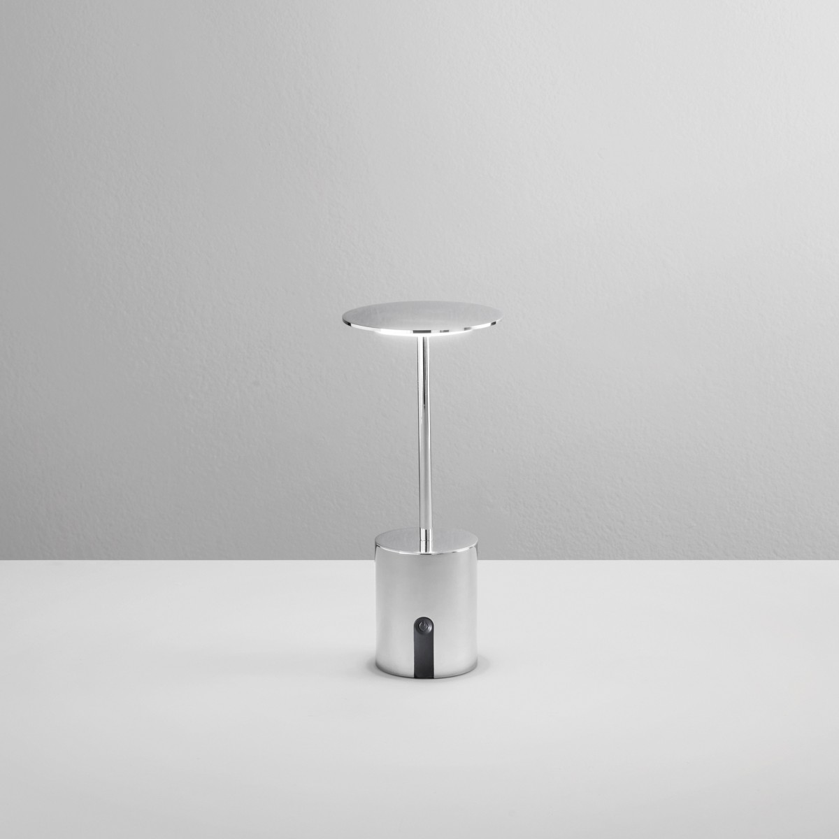 Lampe de table LED rechargeable Liberty Chrome 2W 300lm...