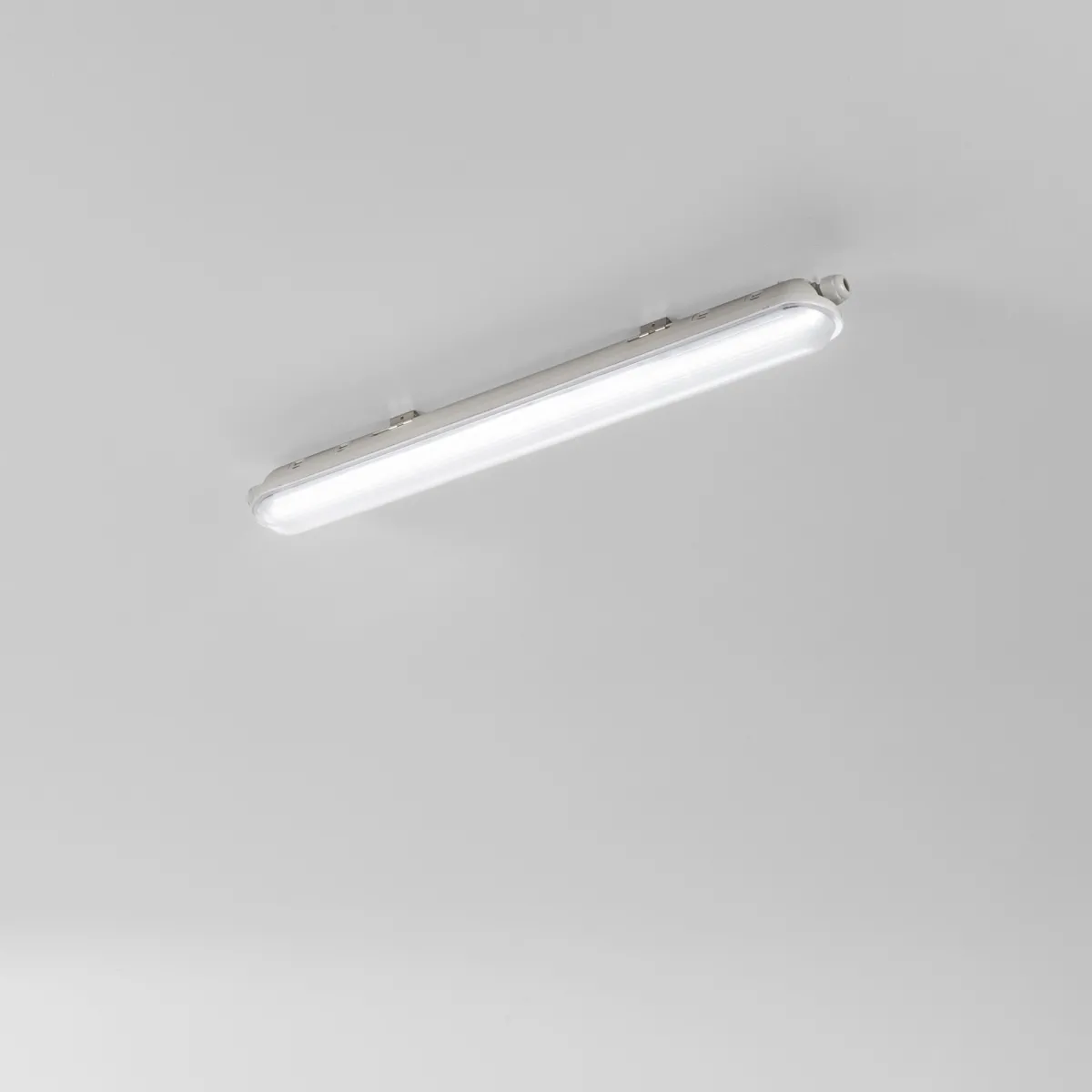 PLAFONIERA LED STAGNA NAUTILUS SILVER 21W 2900LM 4000K IP65 59X6,1X7,2CM