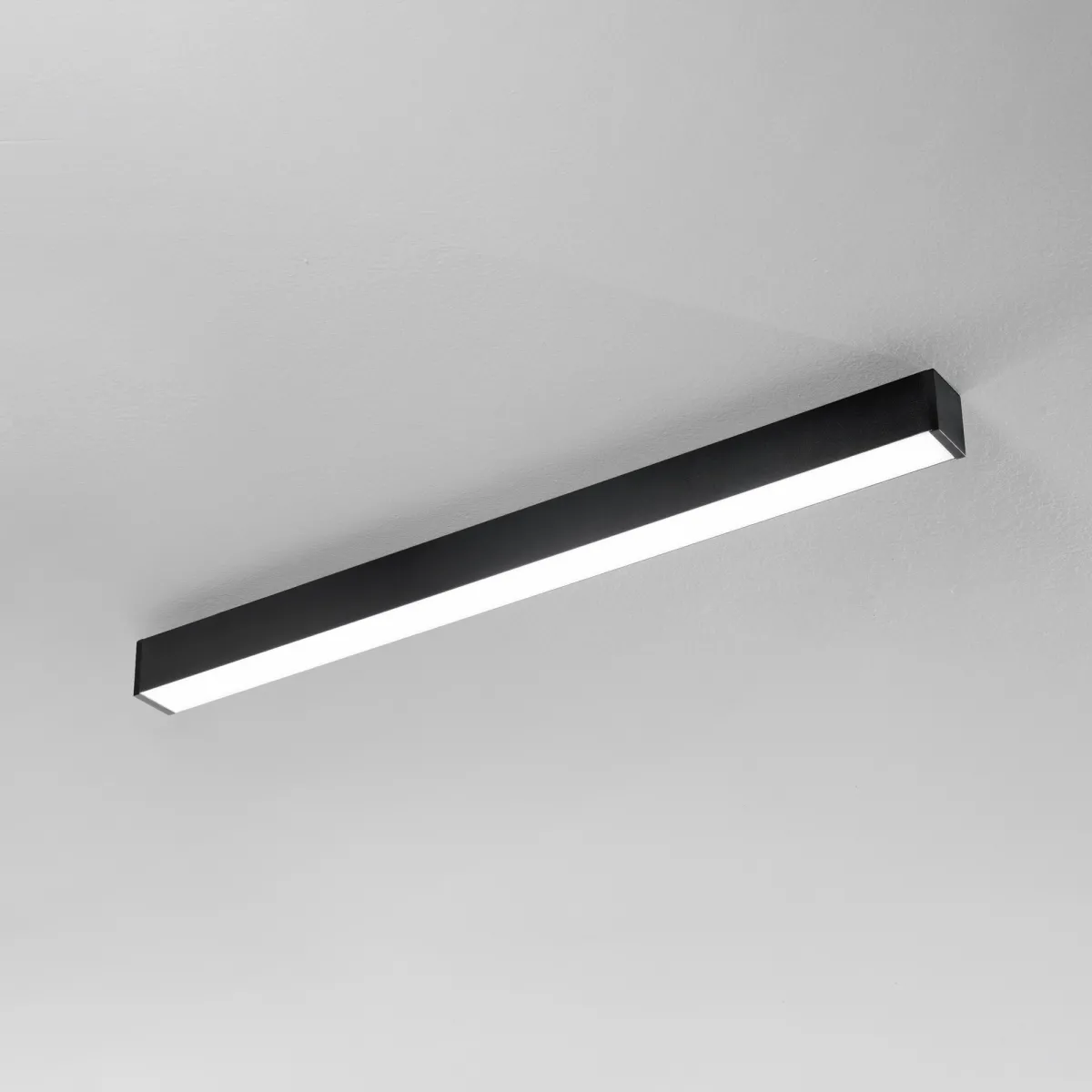 BARRA LED NEXT NERA 36W 5000LM CCT 90X5,5X6,5CM