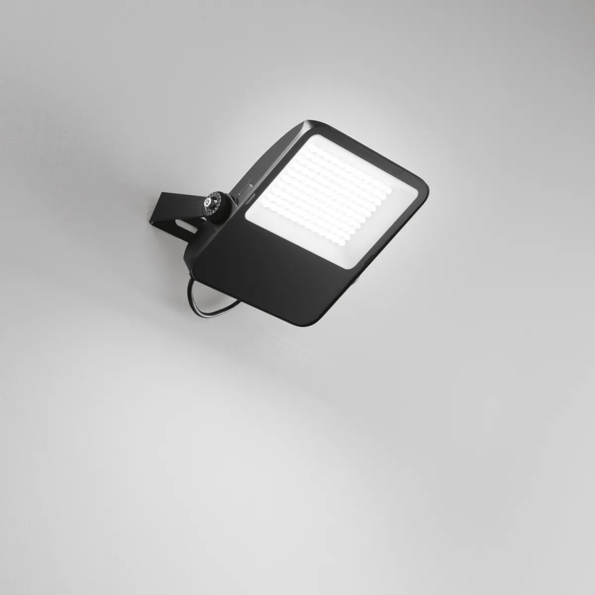 PROIETTORE LED TAURUS NERO 100W 12000LM 6500K IP65 27,2X6X31,5CM
