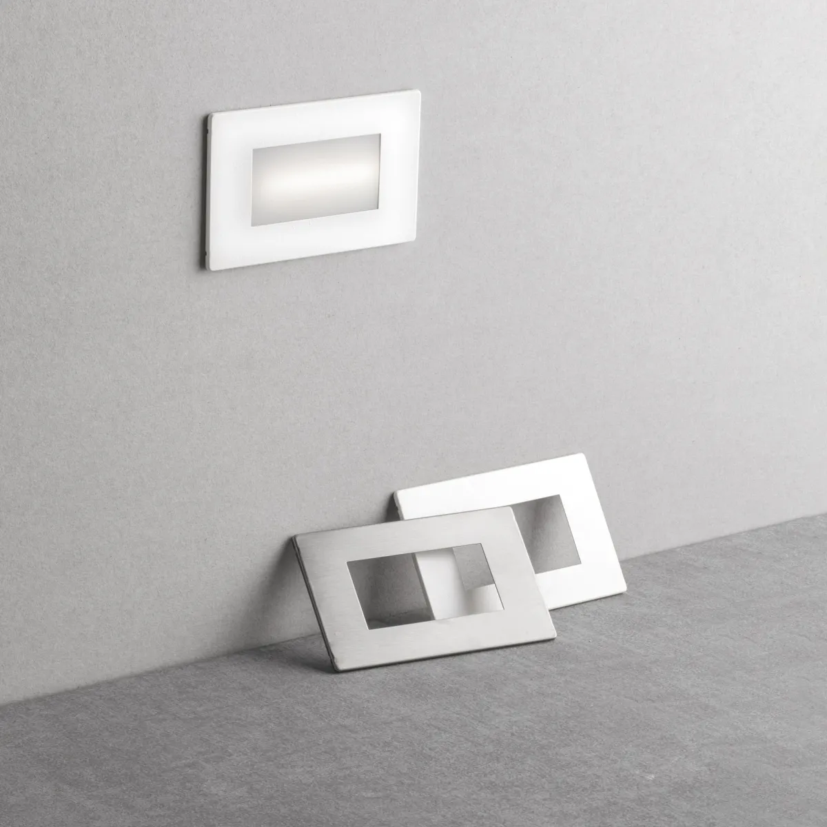 SEGNAPASSI LED A INCASSO BOLT BIANCO/NIKEL 5W 650LM(SA) 1.5W 180LM(SE) 5CCT IP65 3.7V 1500MAH LI-ON BATTERY 181X47X81MM