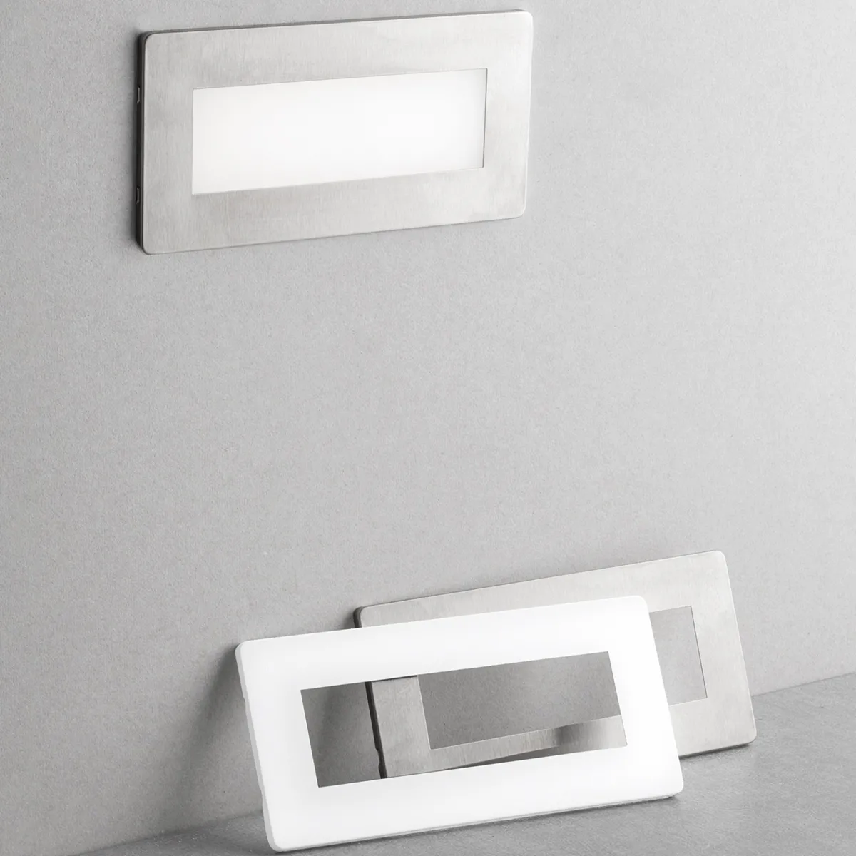 SEGNAPASSI LED A INCASSO BOLT BIANCO/NIKEL 5W 650LM(SA) 1.5W 180LM(SE) 5CCT IP65 181X47X81MM