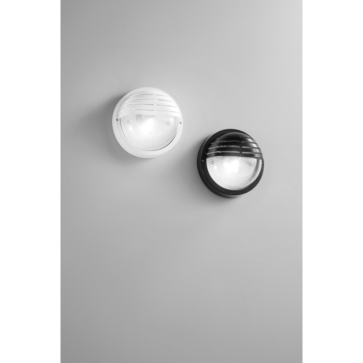 Runde Wandleuchte „Turtle Black“ mit Glasabdeckung,...