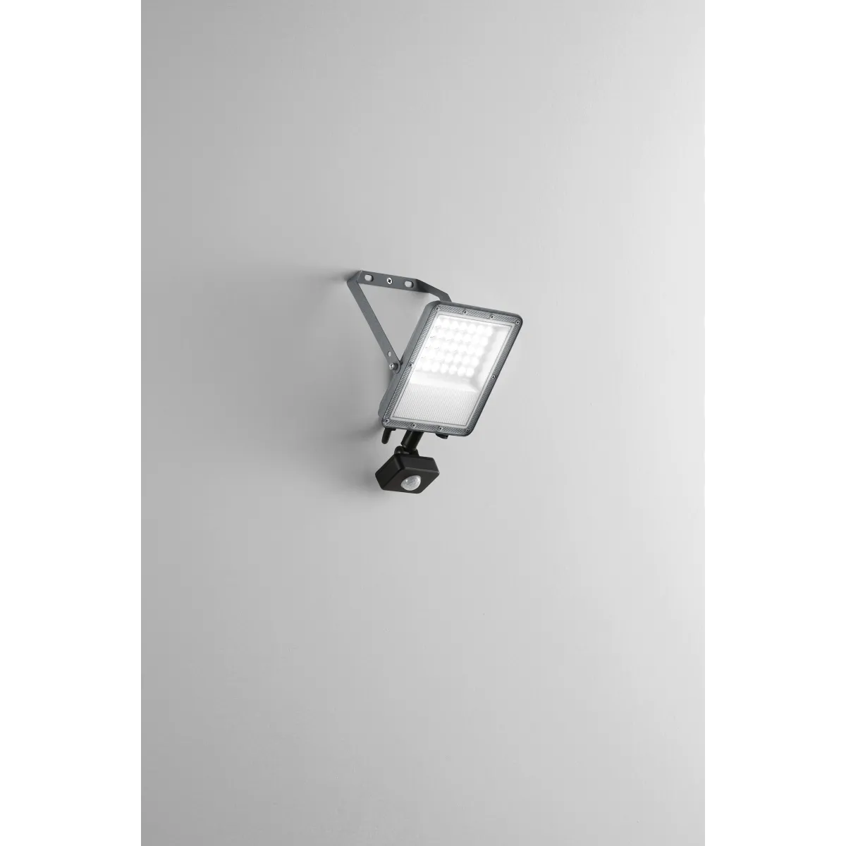 PROIETTORE LED 30W CCT SILVER IP54 CON SENSORE