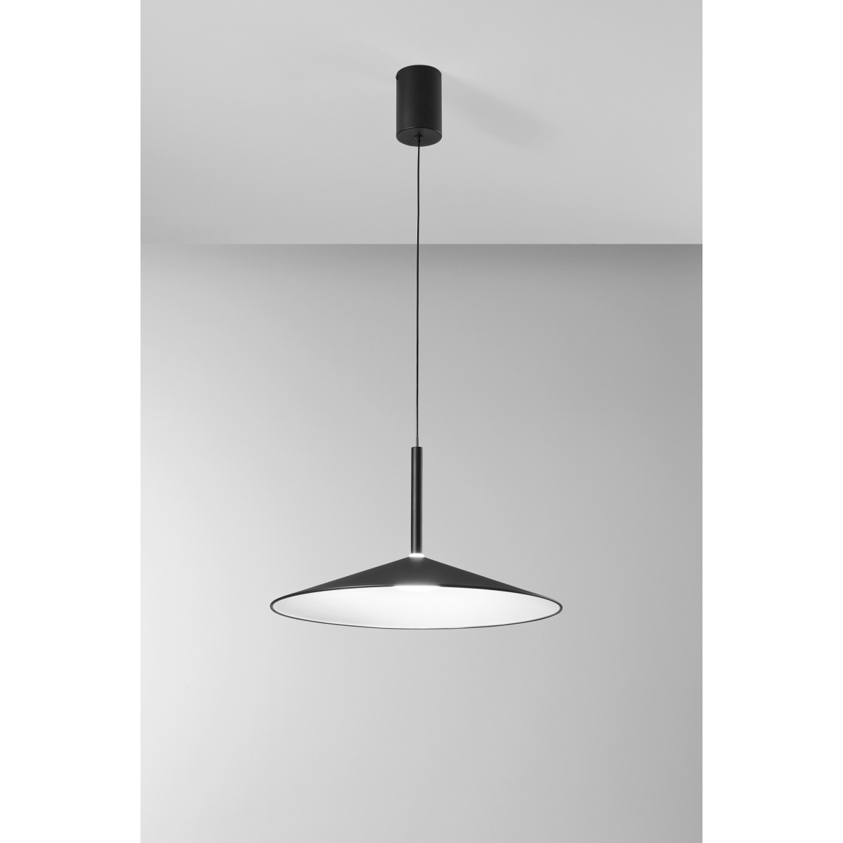 SOSPENSIONE LED KHAN NERA 16W CCT 2700/3200/4000K 48X150CM