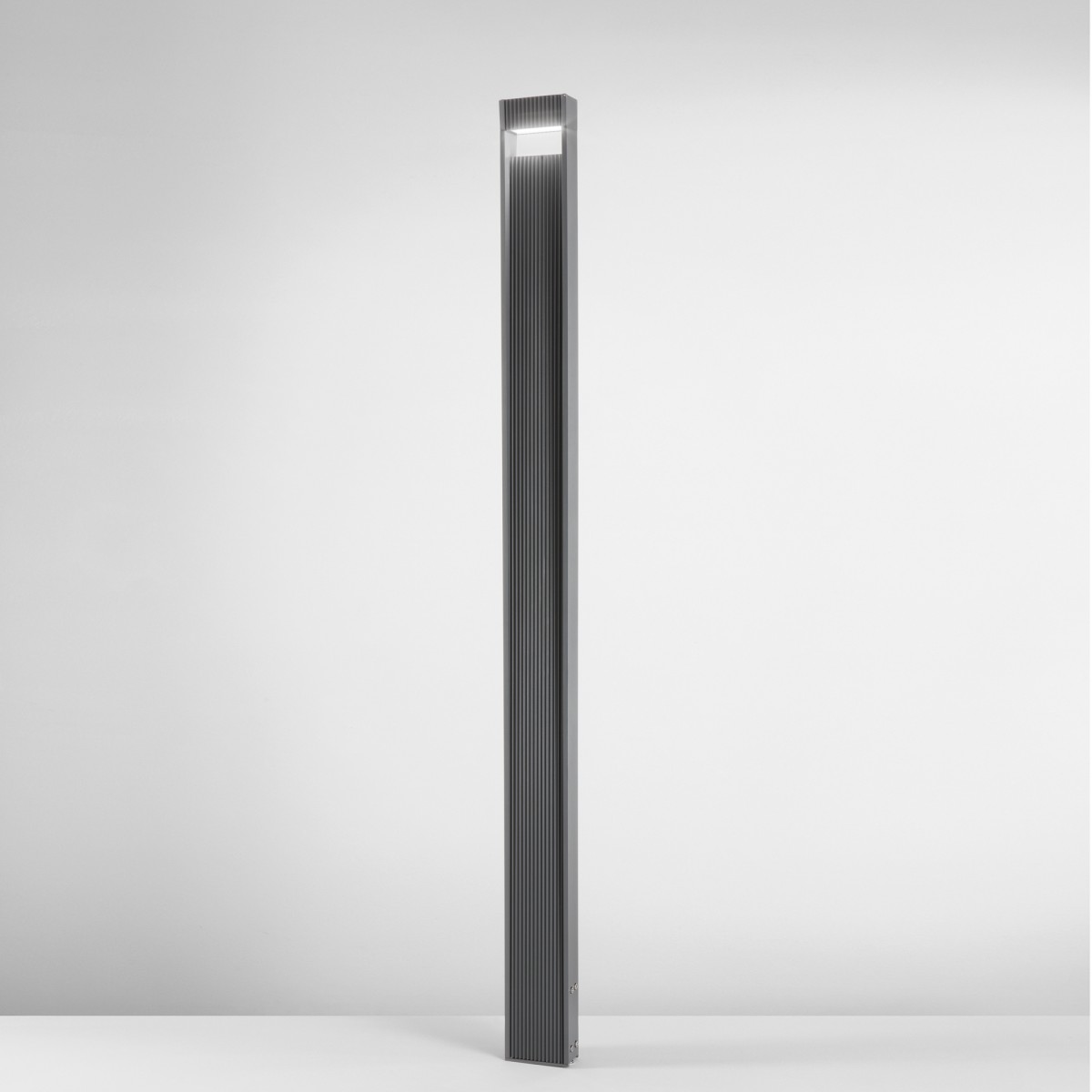 LUMINA ANTHRAZIT 26W 3500LM 3000K IP65 17X80X230CM