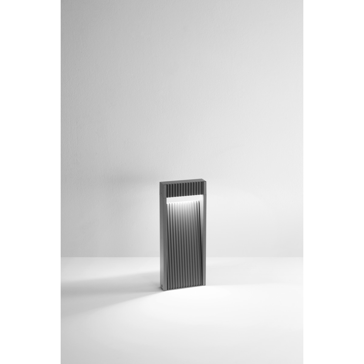 PÔLE LUMINA ANTHRACITE 11W 1400LM 3000K IP65 16,4X4,7X40CM