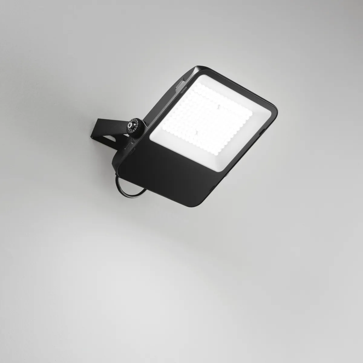 PROIETTORE LED TAURUS NERO 150W 18000LM 3000K IP65 29,7X6X35,1CM