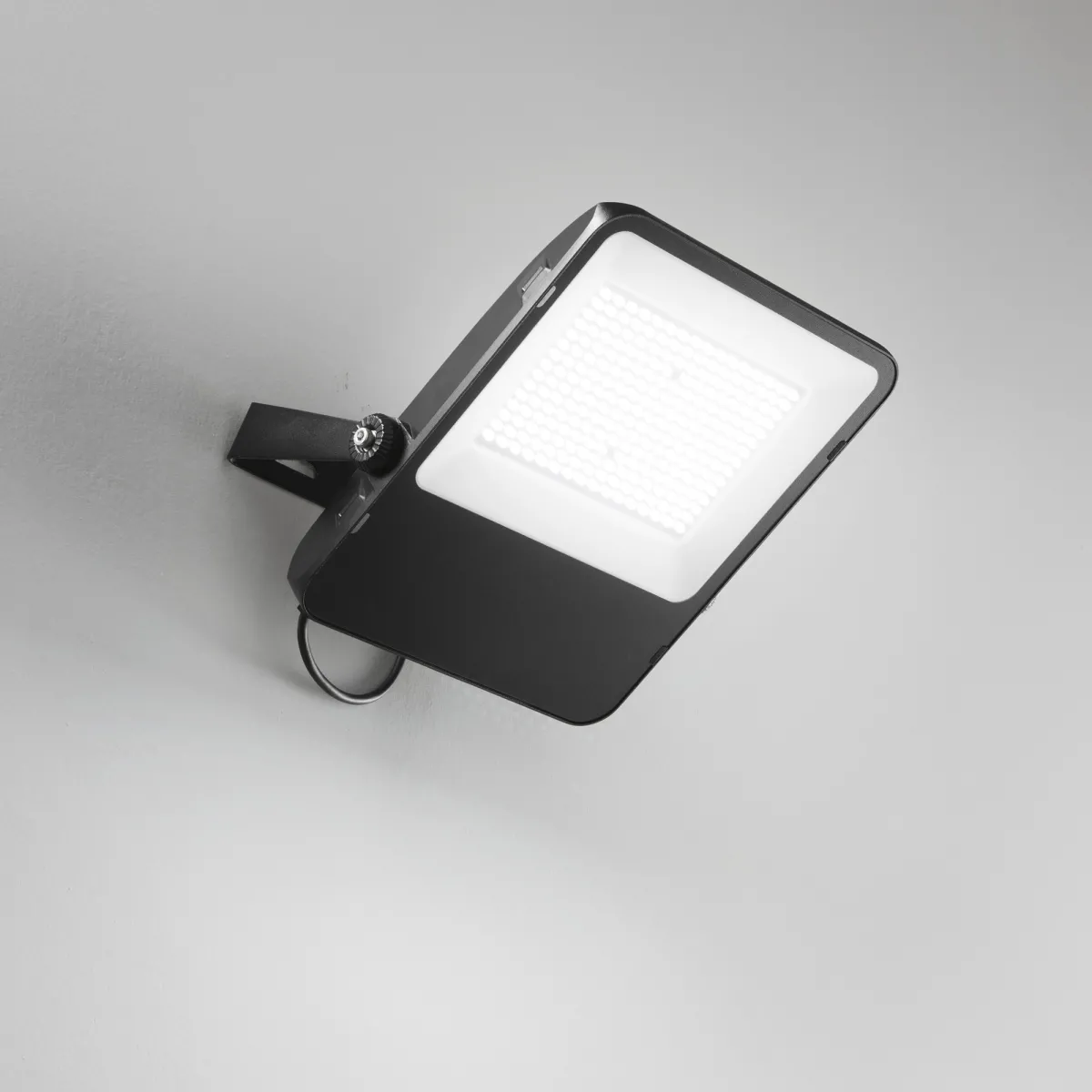 PROIETTORE LED TAURUS NERO 200W 26000LM 3000K IP65 34,7X5,95X40,8CM