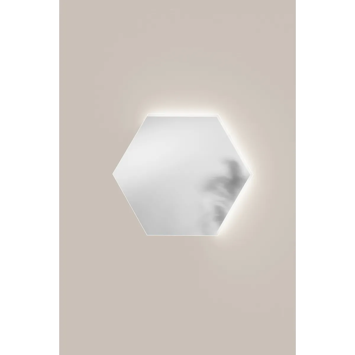 Specchio EXA esagonale con illuminazione a LED, bordo satinato, CCT 2 temperature, pellicola antideflagrante, 80 cm