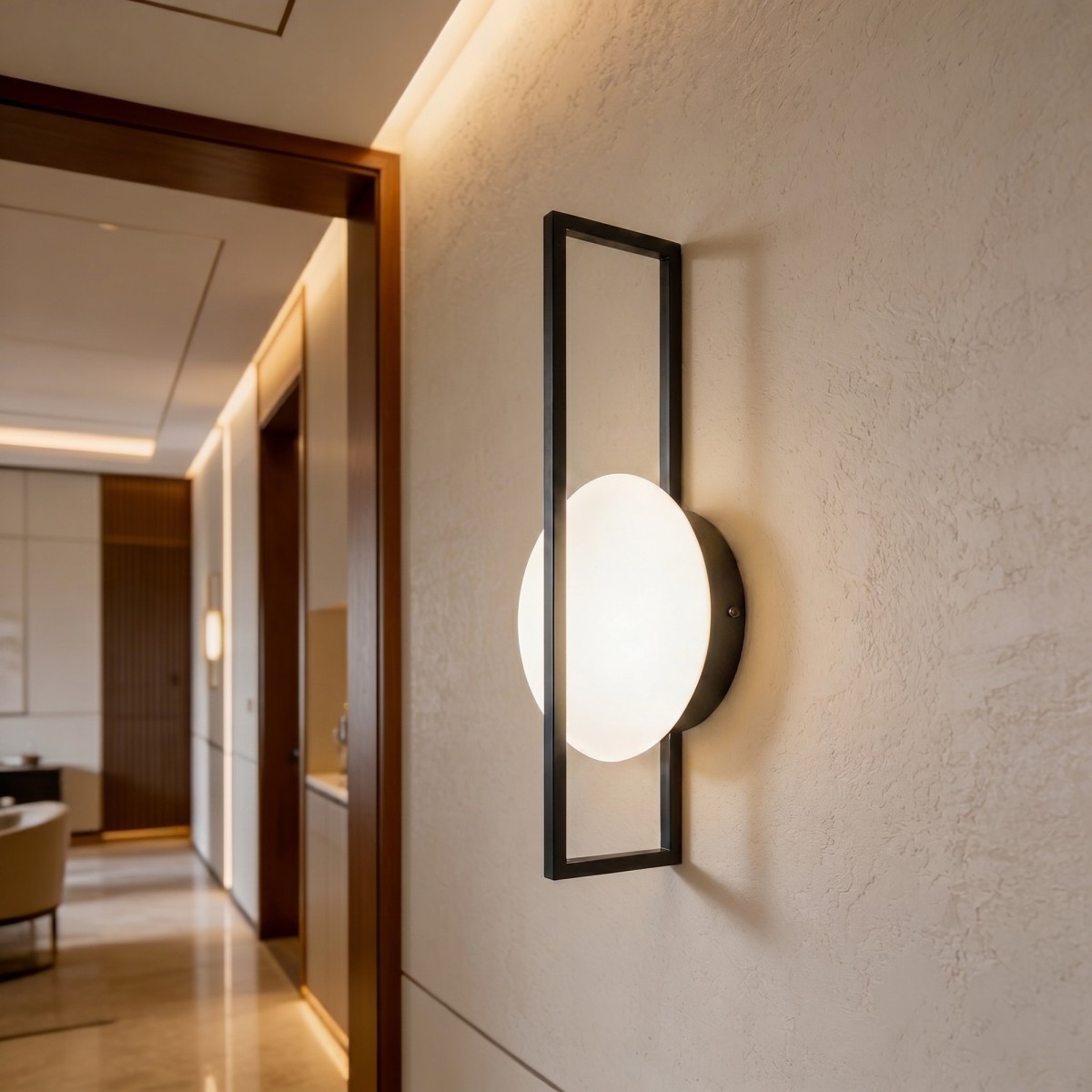 Moderne Wandleuchte in Gold oder Schwarz | Mondialshop