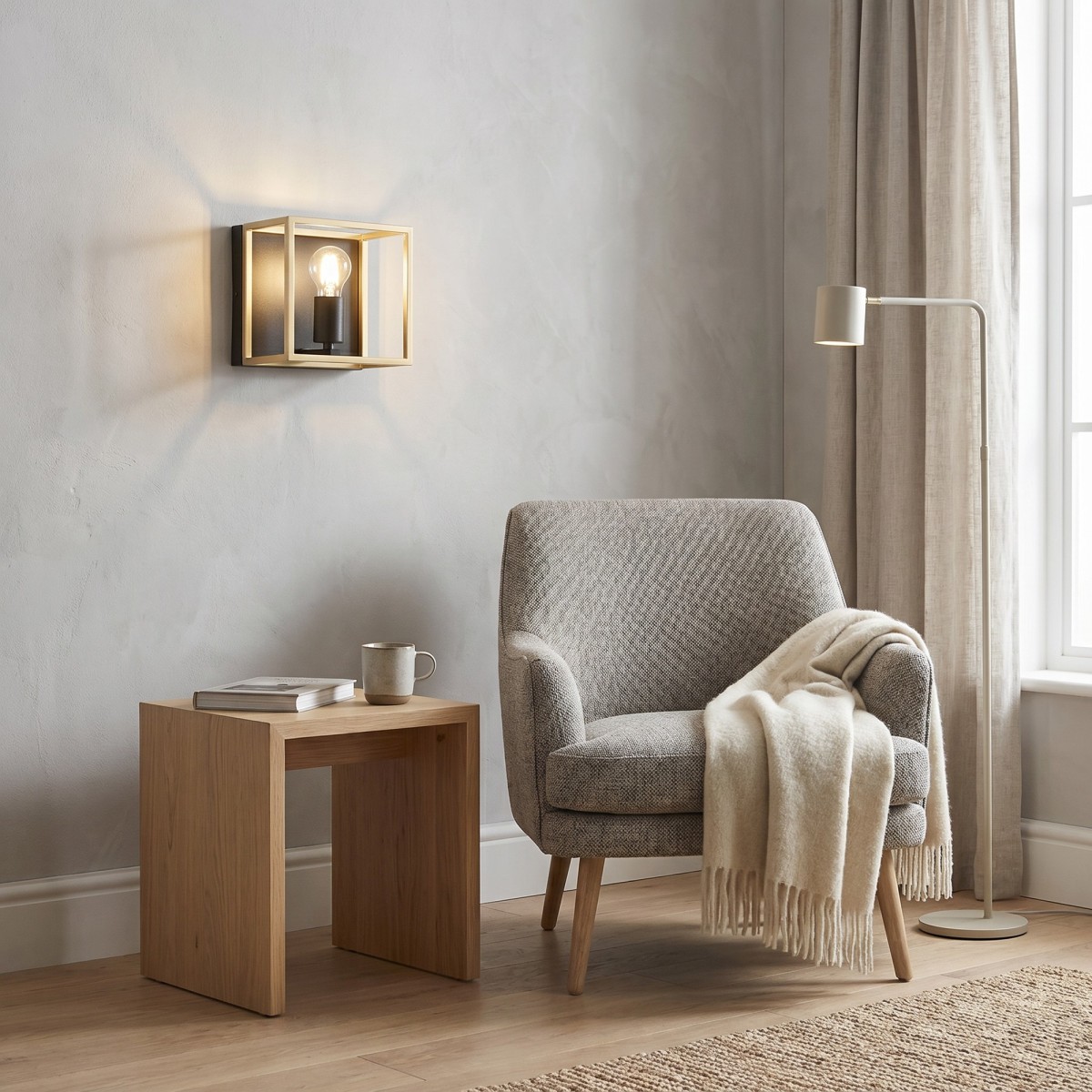 Lampada da muro per stanze e uffici nera con finiture in oro