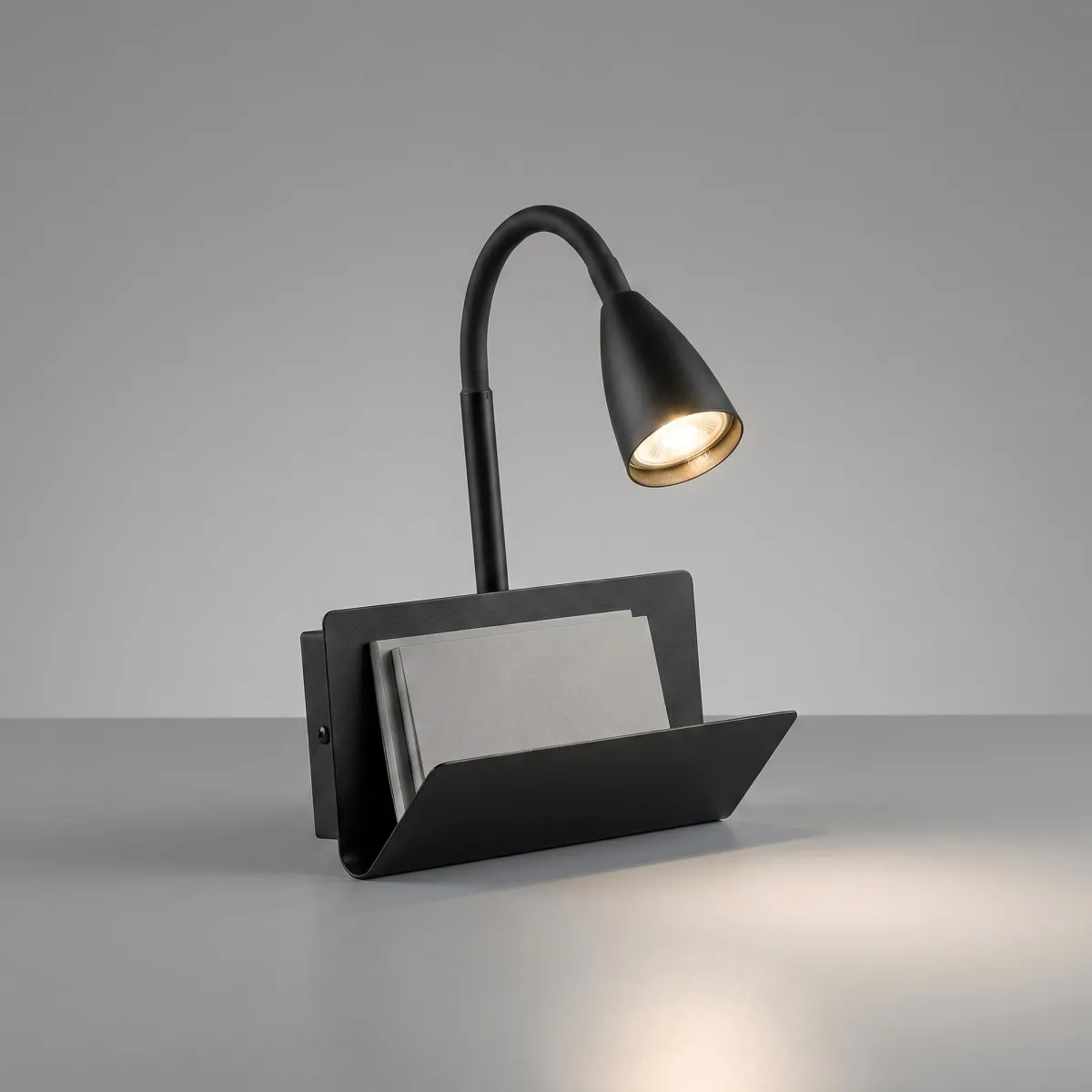 lampada nera con fissaggio a muro per uffici e stanze,...