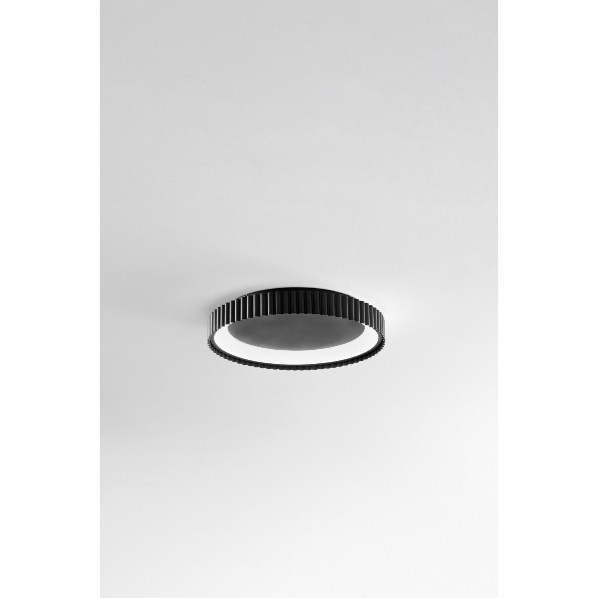 Ultraflache LED-Deckenleuchte mit verstellbarer...