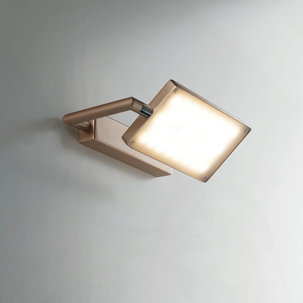 APPLIQUE LED BOOK ORO 18W 1820LM 3200K 22,5X15X10CM