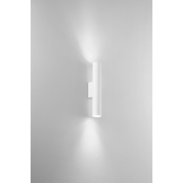 Schlanke, doppelstrahlige Stahl-Wandleuchte mit 2xGU10-Fassungen | Mondialshop