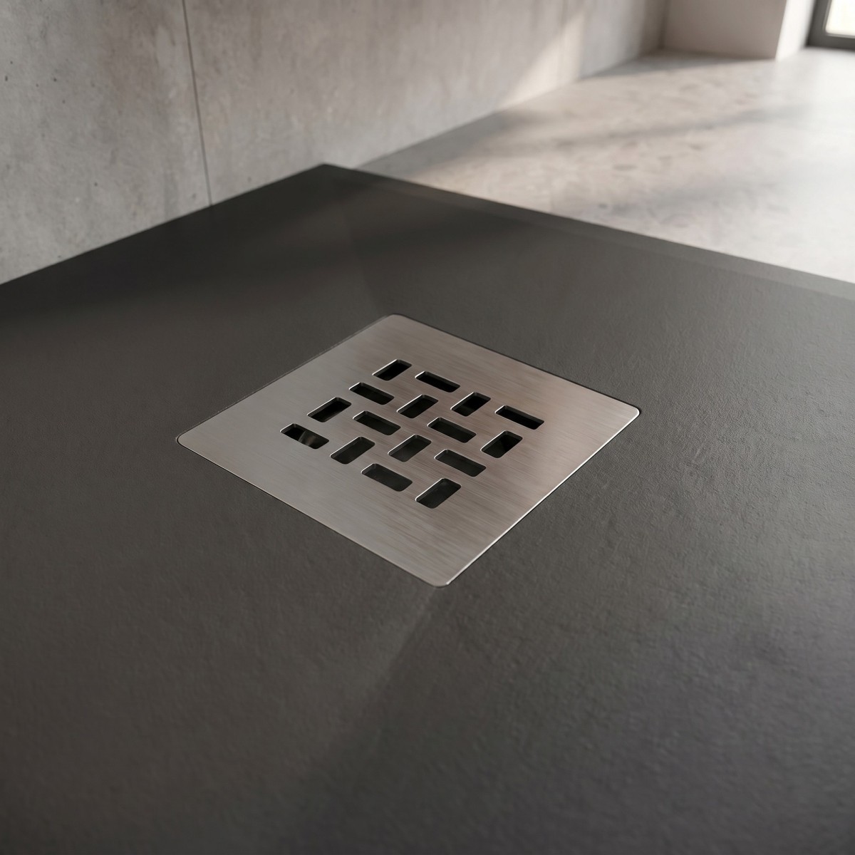 Schwarze Duschwanne aus Kunstharz mit seitlichem Loch PLUS