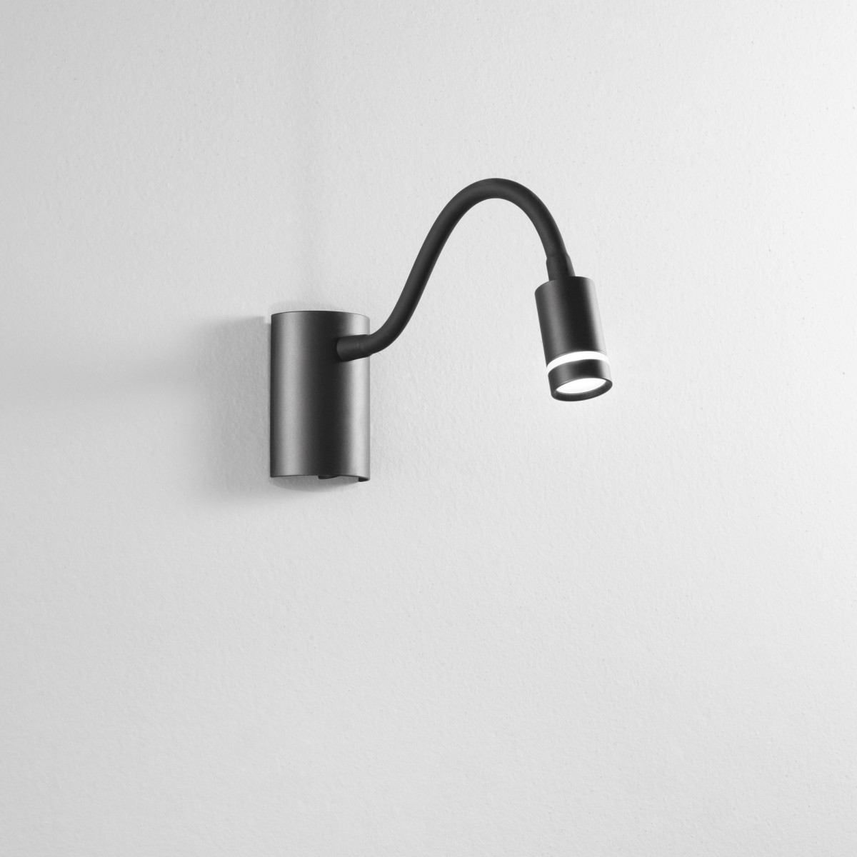 applique LED orientabile disponibile in tre differenti...