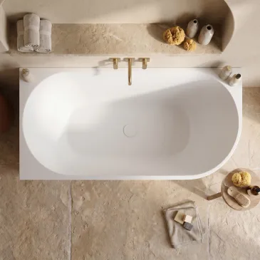 Vista dell'interno ergonomico vasca River 160 cm, studiata per offrire il massimo comfort e relax durante il bagno.